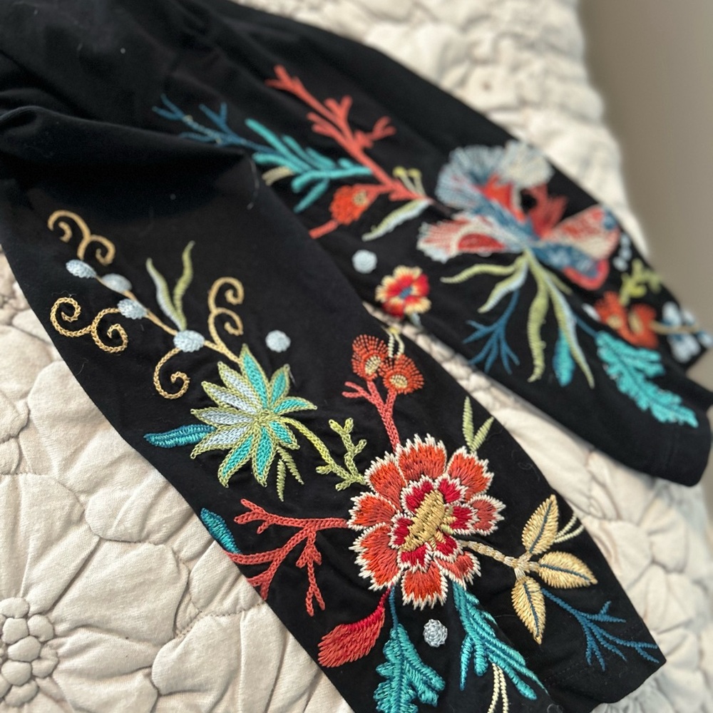 Johnny Was Embroidered Floral Leggings M
